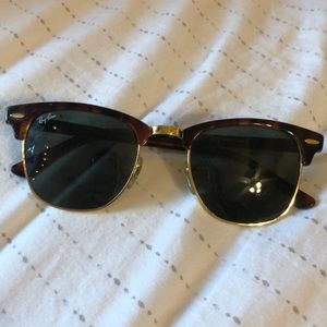 Rayban Clubmaster Tortoise RB3016 49mm EUC